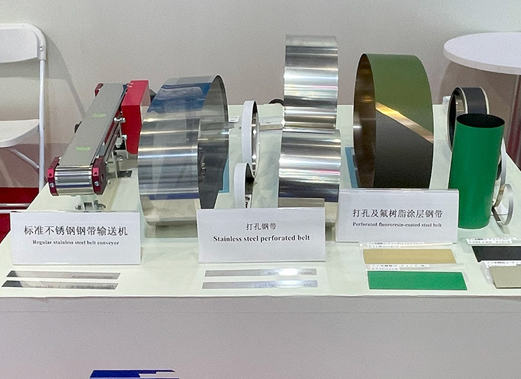 ロボットアームデモ機とオープンベルトの展示